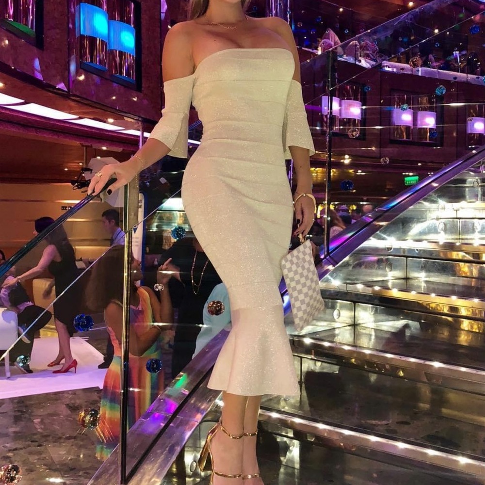 Cóctel dress. Size 8 gold Only used three short times